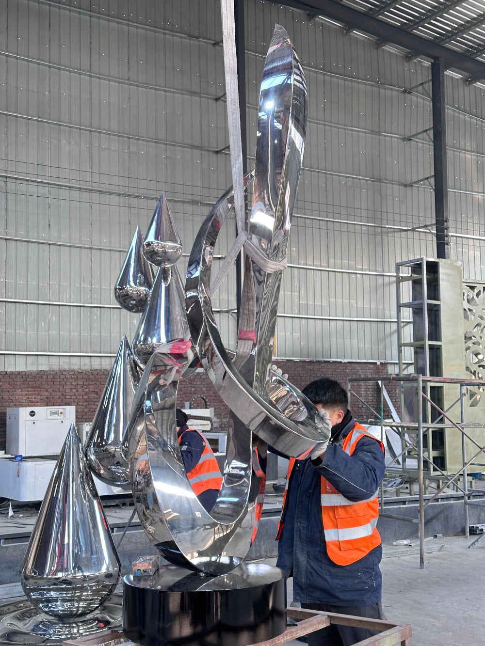 Craftman is making the flame sculpture