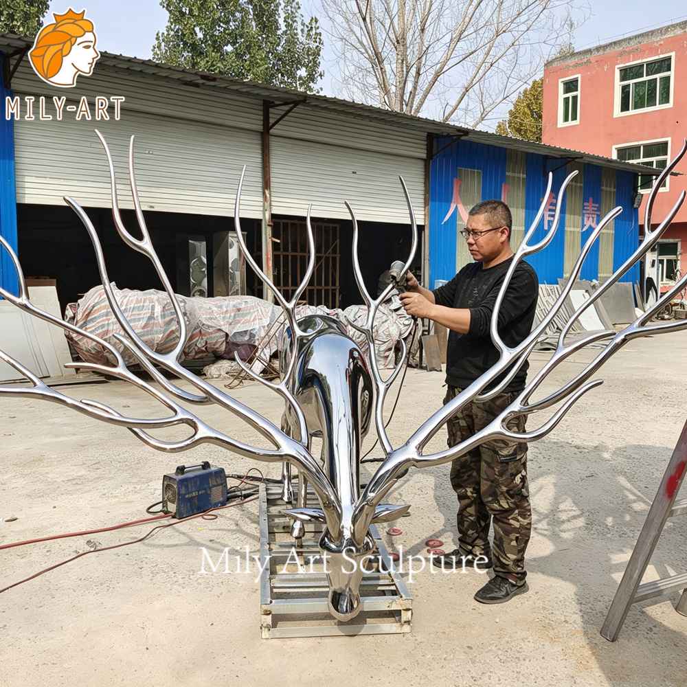 metal deer sculpture hand polishing process