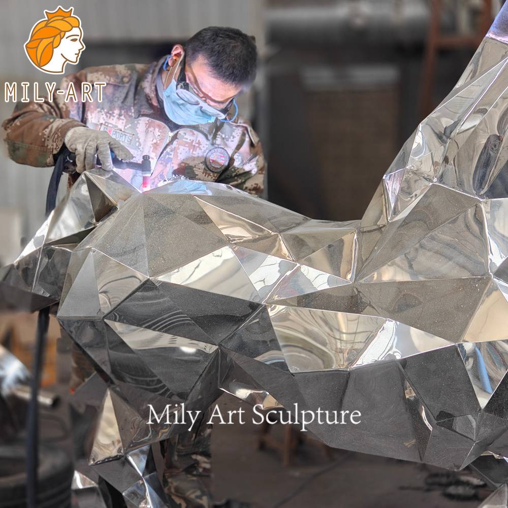 welding process of stainless steel geometric horse sculpture
