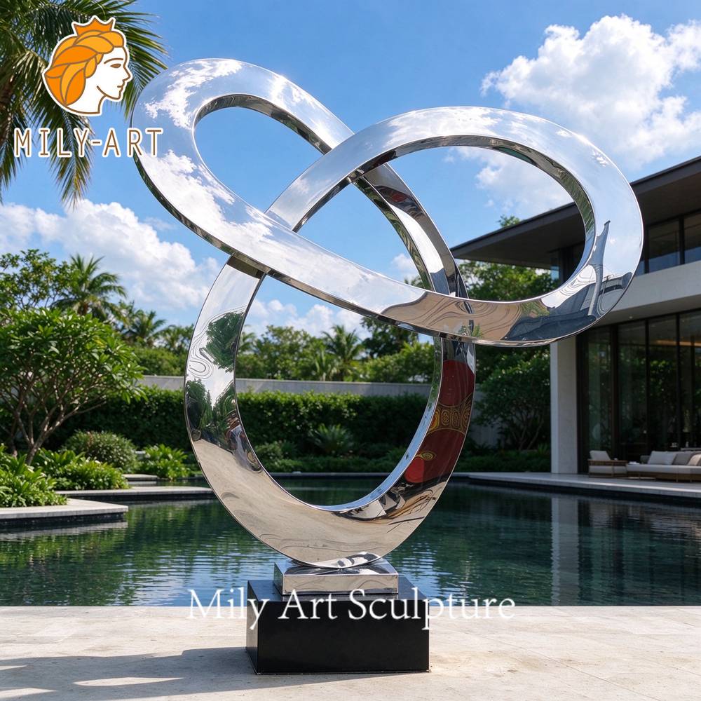 mirror polished clover sculpture